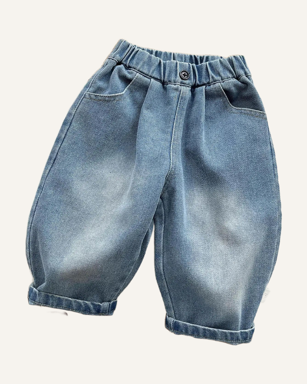 Straight Leg Denim Jeans in light wash